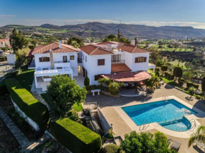 Mountain view 6 bed mansion